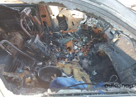 2000 Lincoln Town Car Executive из США, поврежденный, VIN 1LNHM81W0YY823982